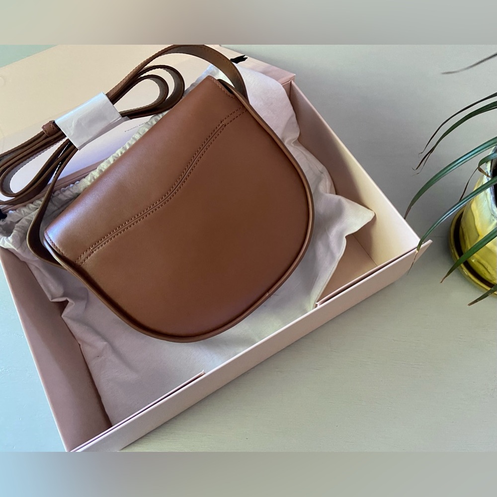 NWT Cuyana Modern Saddle Bag in Chesnut Smooth Leather and Giftbox - Picture 6 of 12